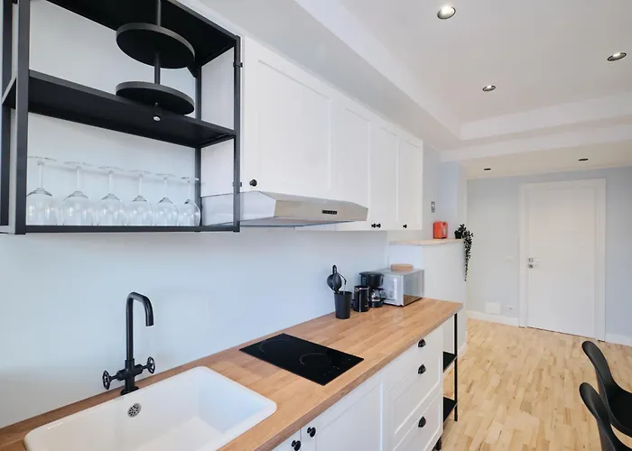 Colosseum At 18 Min By Metro Bright And Cozy - Free Parking Pool Access - Ac And Wifi Pansiyon *