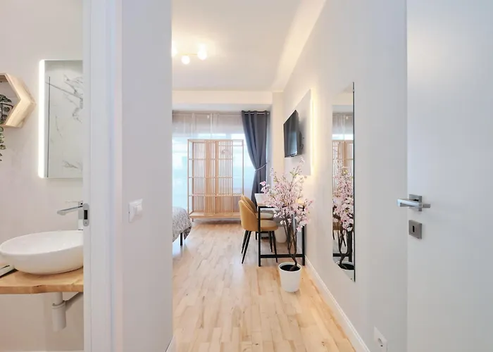 Colosseum At 18 Min By Metro Bright And Cozy - Free Parking Pool Access - Ac And Wifi * Roma
